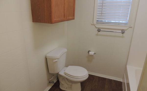 20 Main Bathroom